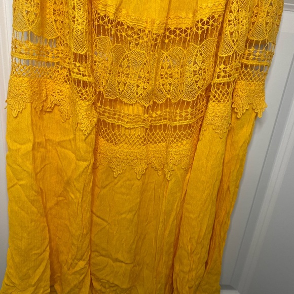 Hello lovely humans, selling this gorgeous sleeveless dress :) - Picture 4 of 4